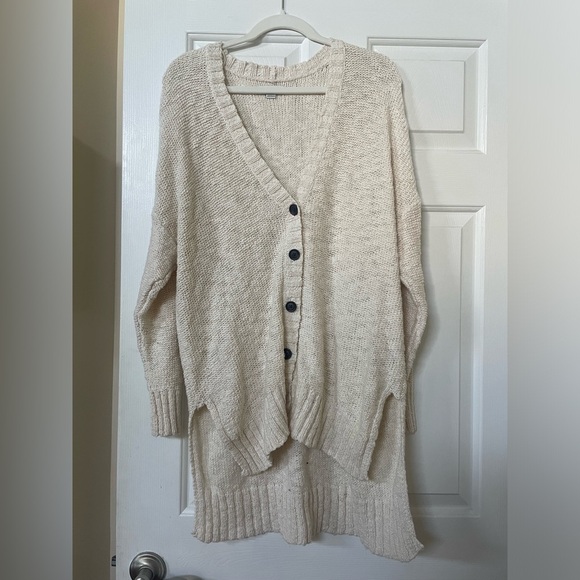 American Eagle Outfitters Sweaters - AMERICAN EAGLE OVERSIZED BUTTON UP CREAM CARDIGAN SIZE XS/S